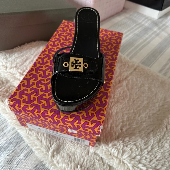 Tory Burch - Picture 1 of 2